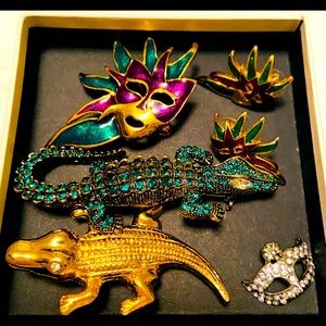 6 piece New Orleans jewelry lot. Mardi Gras